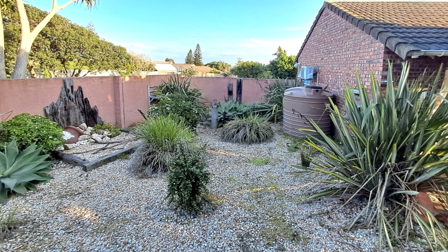 4 Bedroom Property for Sale in Seaview Eastern Cape